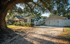 Gulf Coast Craftsman - Cozy, Charming & Central!
